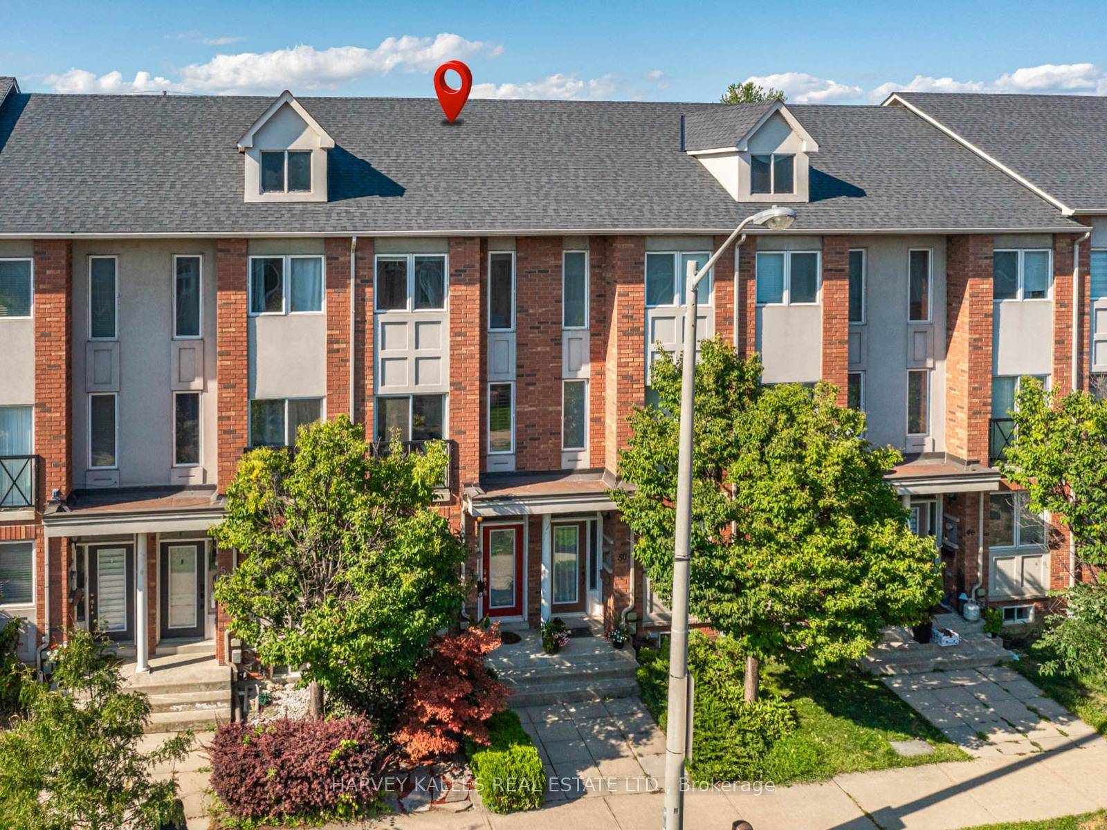 Welcome to 52 Market Garden Mews, where luxurious living meets everyday convenience.