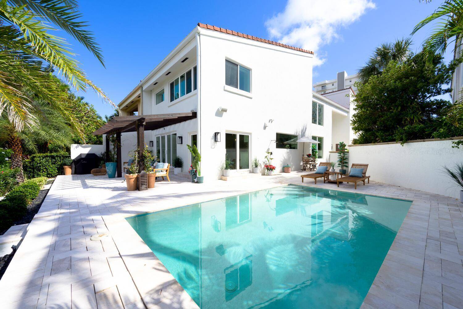 ALSO AVAILABLE FOR SEASONAL RENTALThis completely remodeled waterfront estate offers luxurious living with modern high end finishes and top tier appliances.
