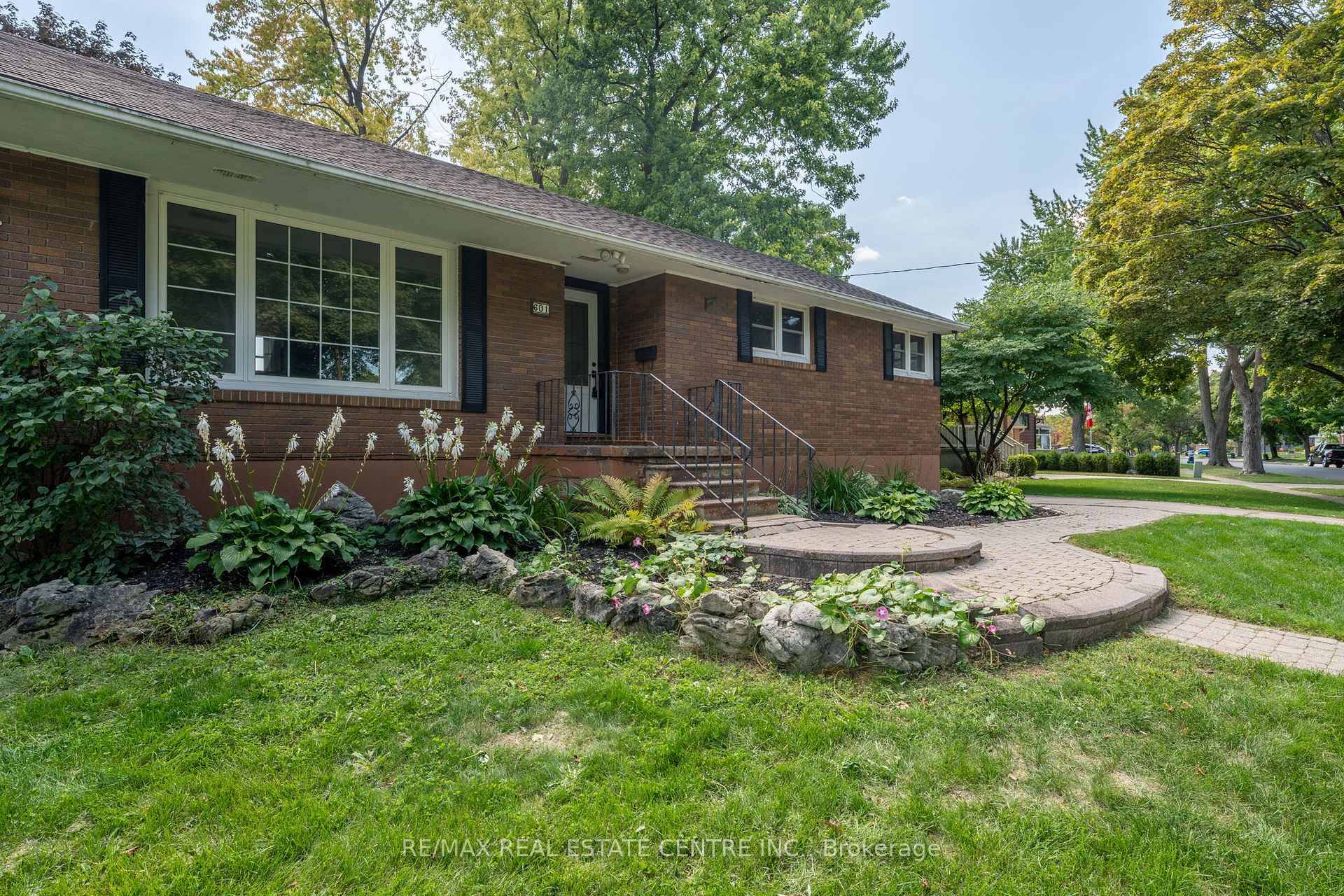 Welcome to this charming brick bungalow in the sought after Oak Acres neighborhood of Sarnia !