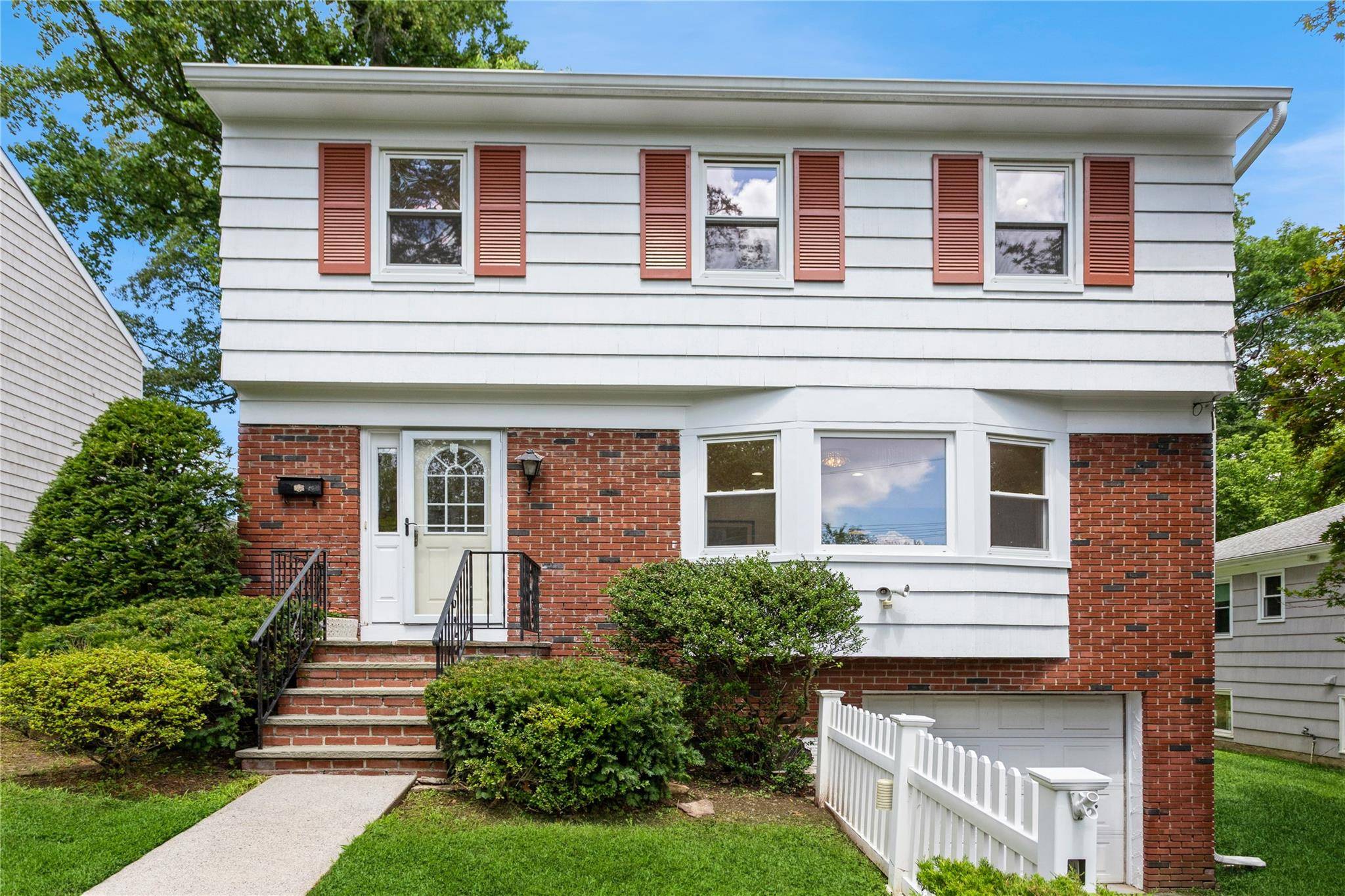 Sunny and updated colonial in Scarsdale School district with free school buses to Scarsdale Middle School and High School.