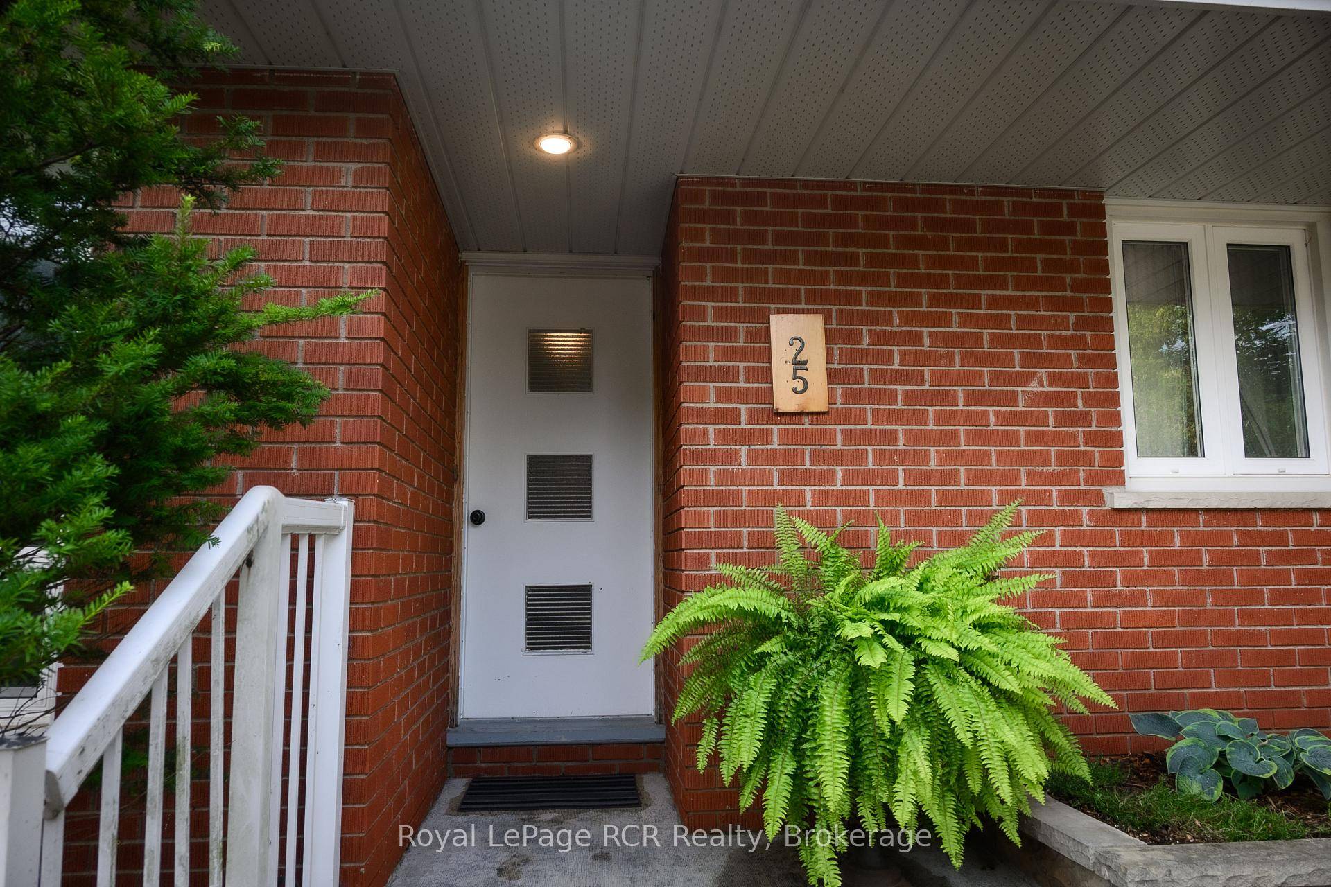 Introducing a charming brick bungalow that boasts 3 spacious bedrooms and 2 bathrooms, offering both comfort and versatility, perfect for modern living.