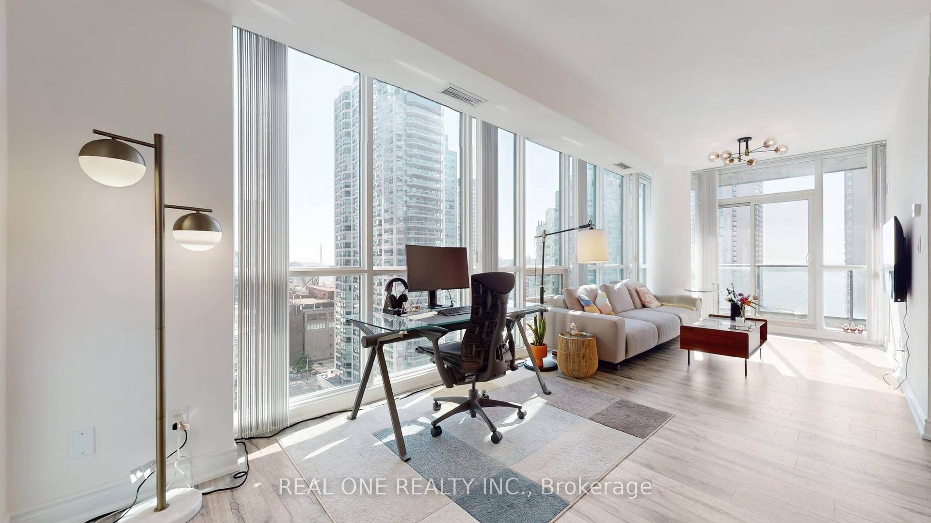 Live a stunning downtown life, with a view of the lake from every window in this south east facing upgraded corner unit !