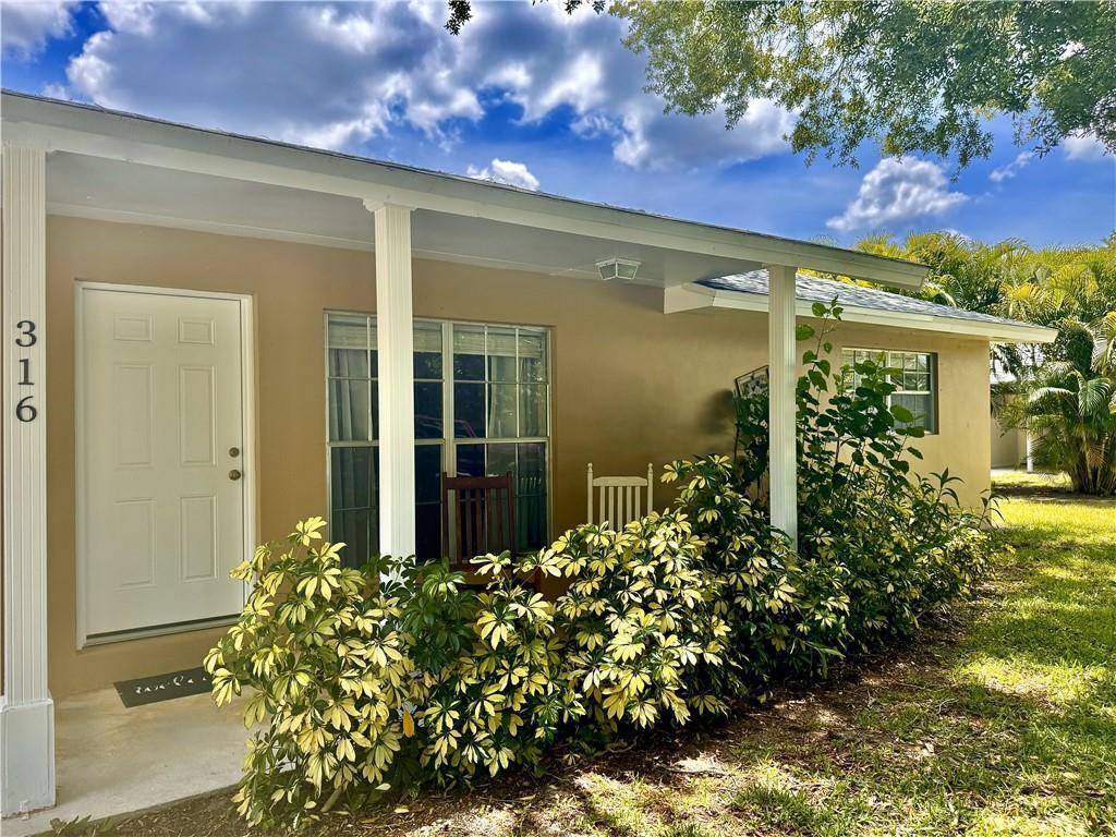 Charming 2 1 CBS in Prime Vero Beach Location !