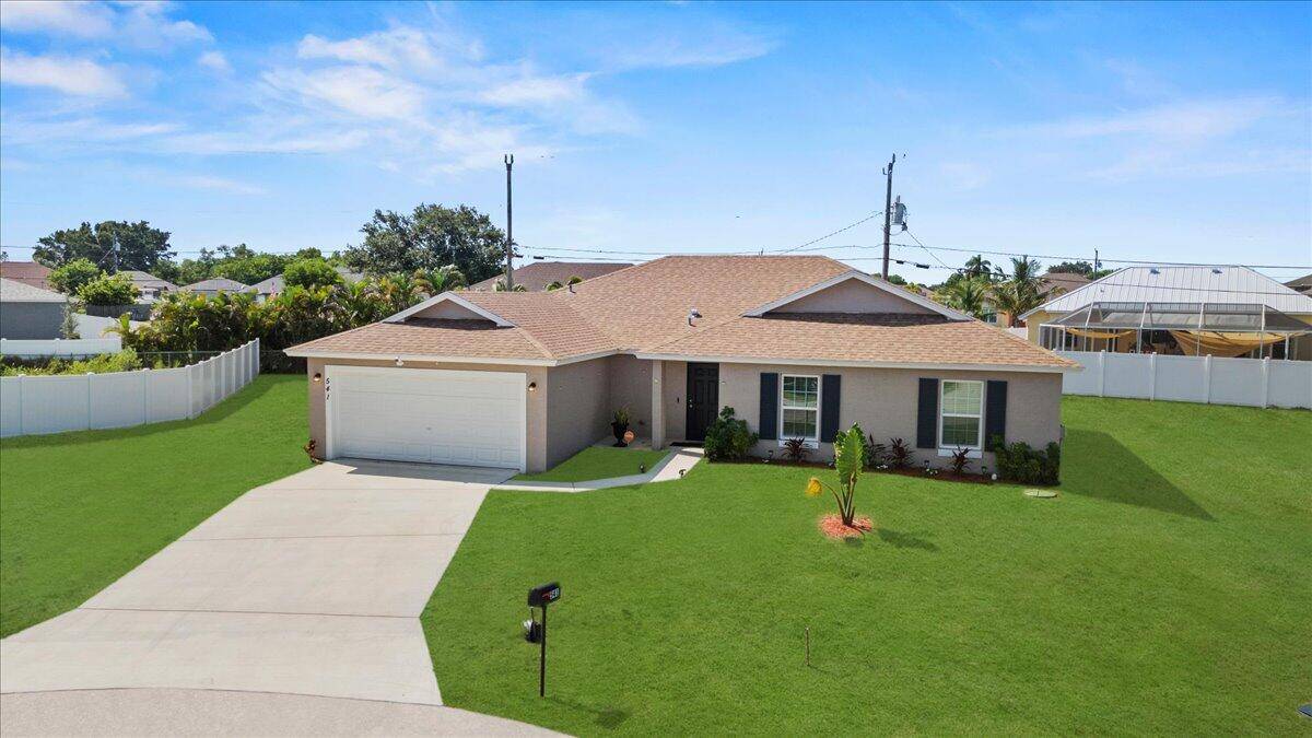 Mother In Law Suite ! ! Feast your eyes on this nearly brand new, customized Synergy Homes Verona model Exterior Elevation A, 4 2 2 CBS 1, 915 square foot ...