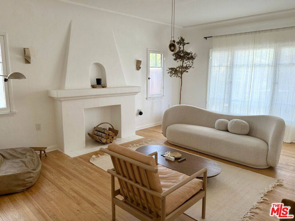 1111  N Vista St 1BR Hollywood Hills East La