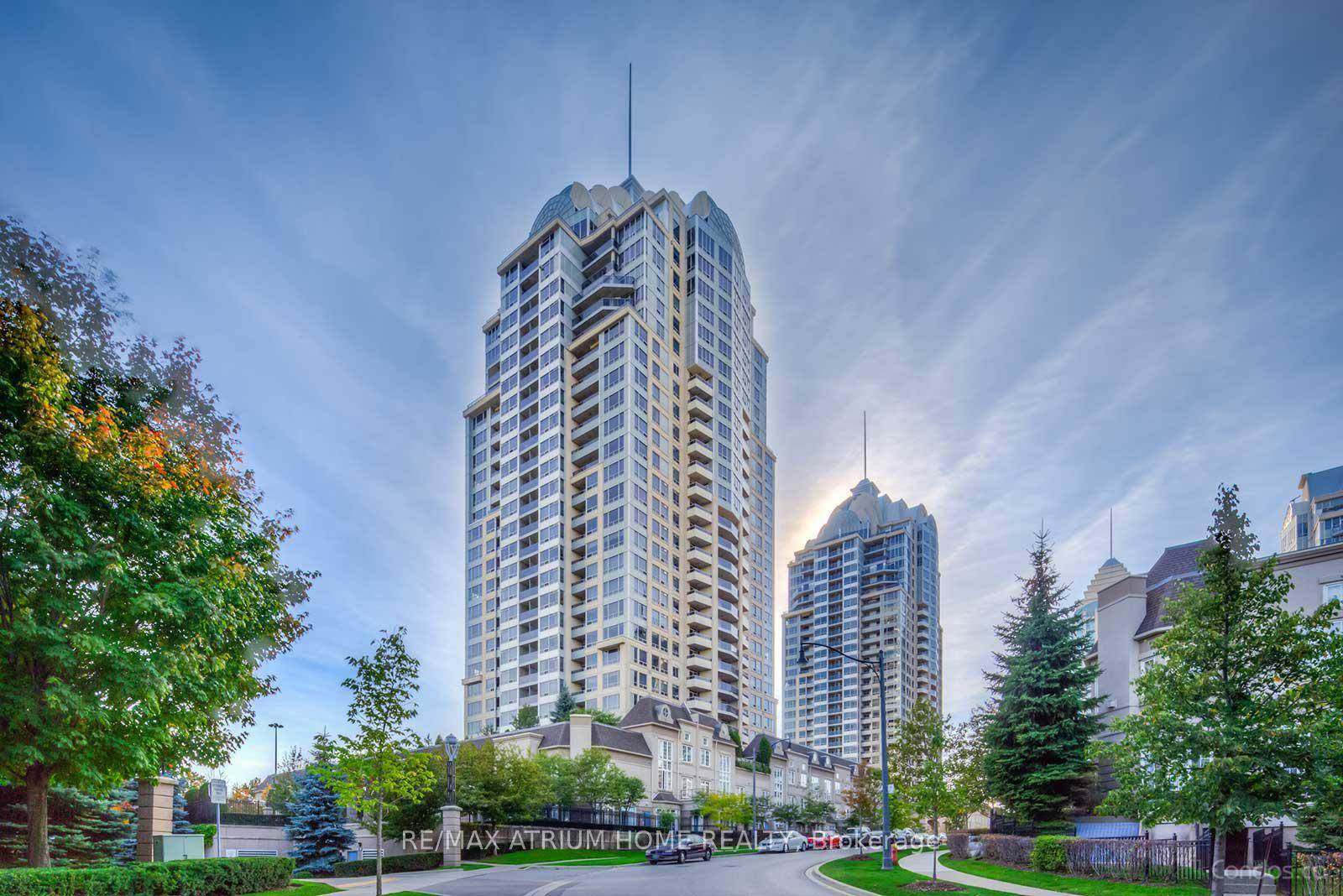 Perfectly Family sized Home with 2 Den amp ; 2 Baths in Luxurious NY Towers !
