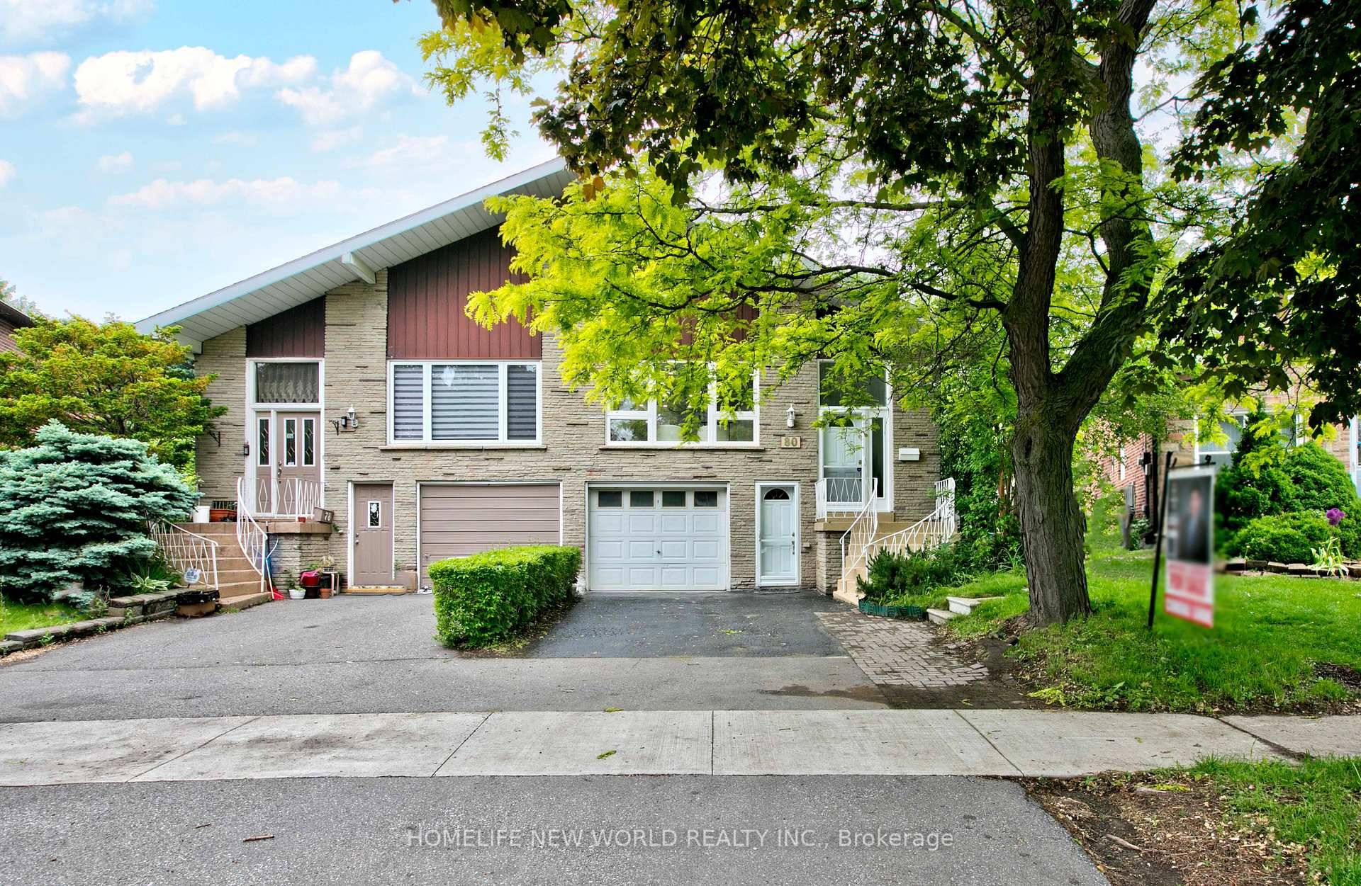 Over 2000 Sq ft a very rarely available backsplit semi detached property suitable for a super large family and with Potential Income in The Highly demand Pleasant View Neighborhood.