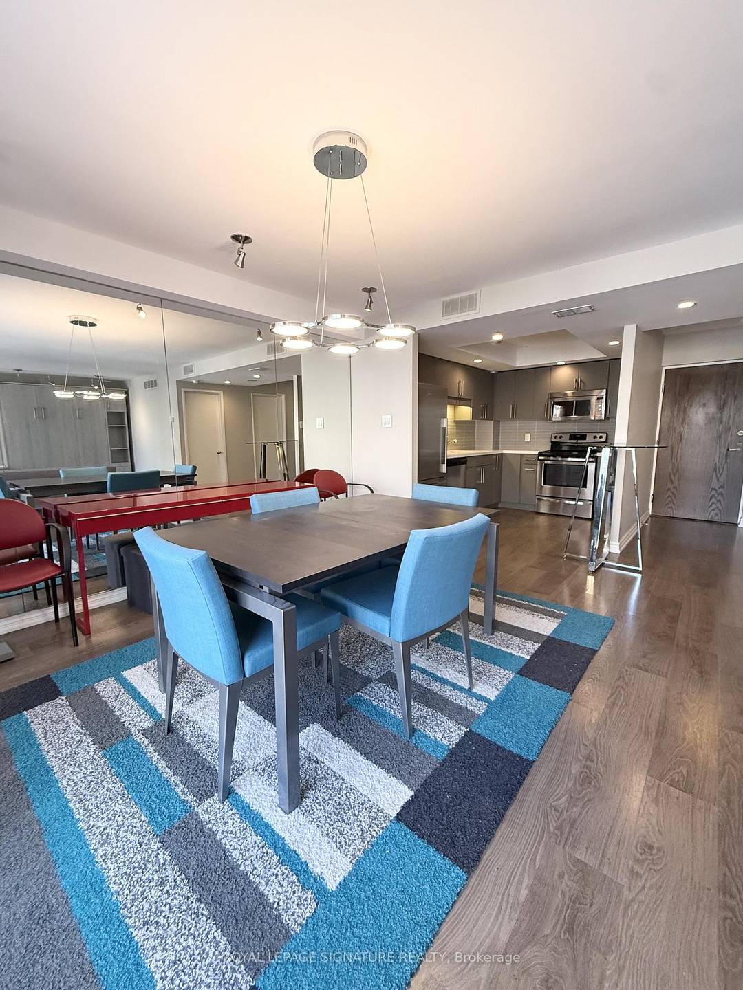 All inclusive ! ! Furnished large bachelor studio located in the highly desirable Harbourfront.