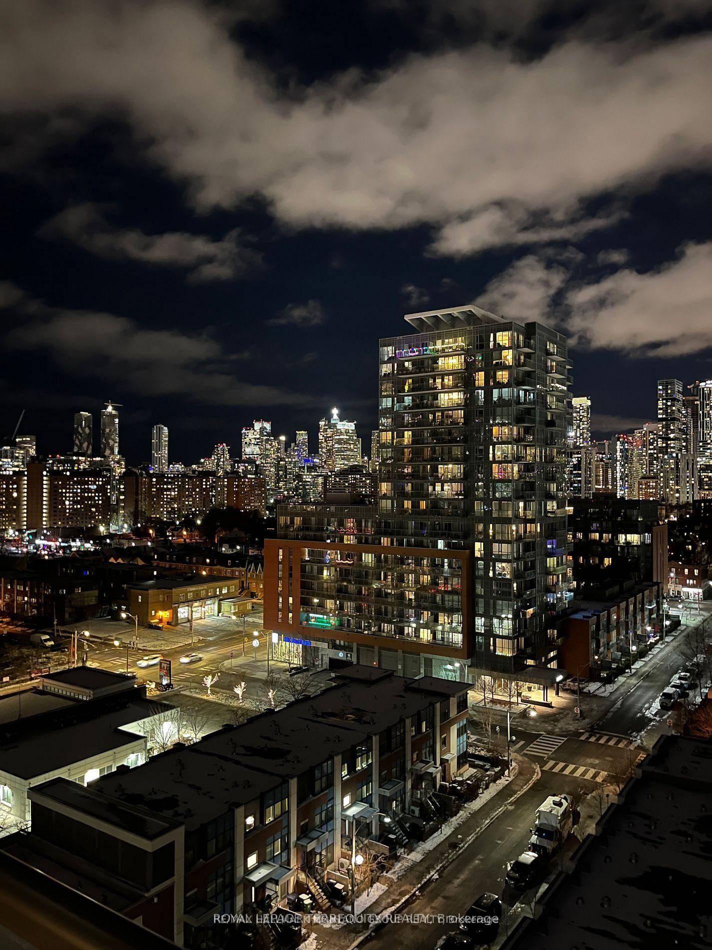 Welcome to One Park West a bright, spacious 1 bed den with 2 full baths, designed for city living with style.