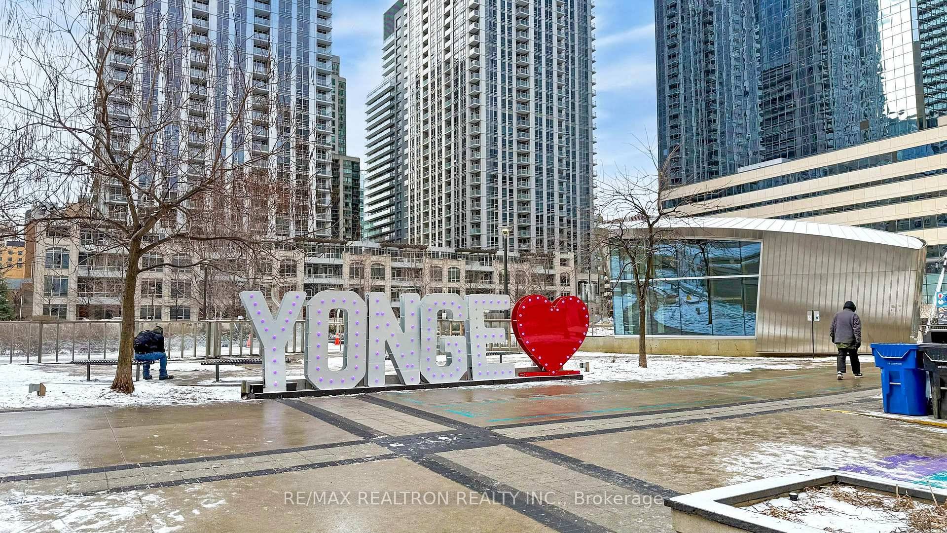 Experience the best of city living in this elegant 2 bedroom, 2 full bath condo at the iconic AURA Condo, one of Torontos tallest and most prestigious residential buildings.