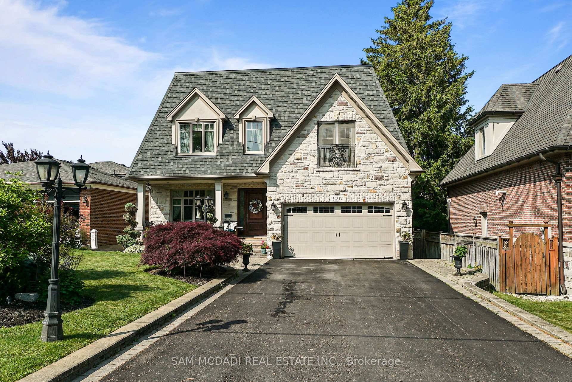 Presenting 2497 Sharon Crescent !