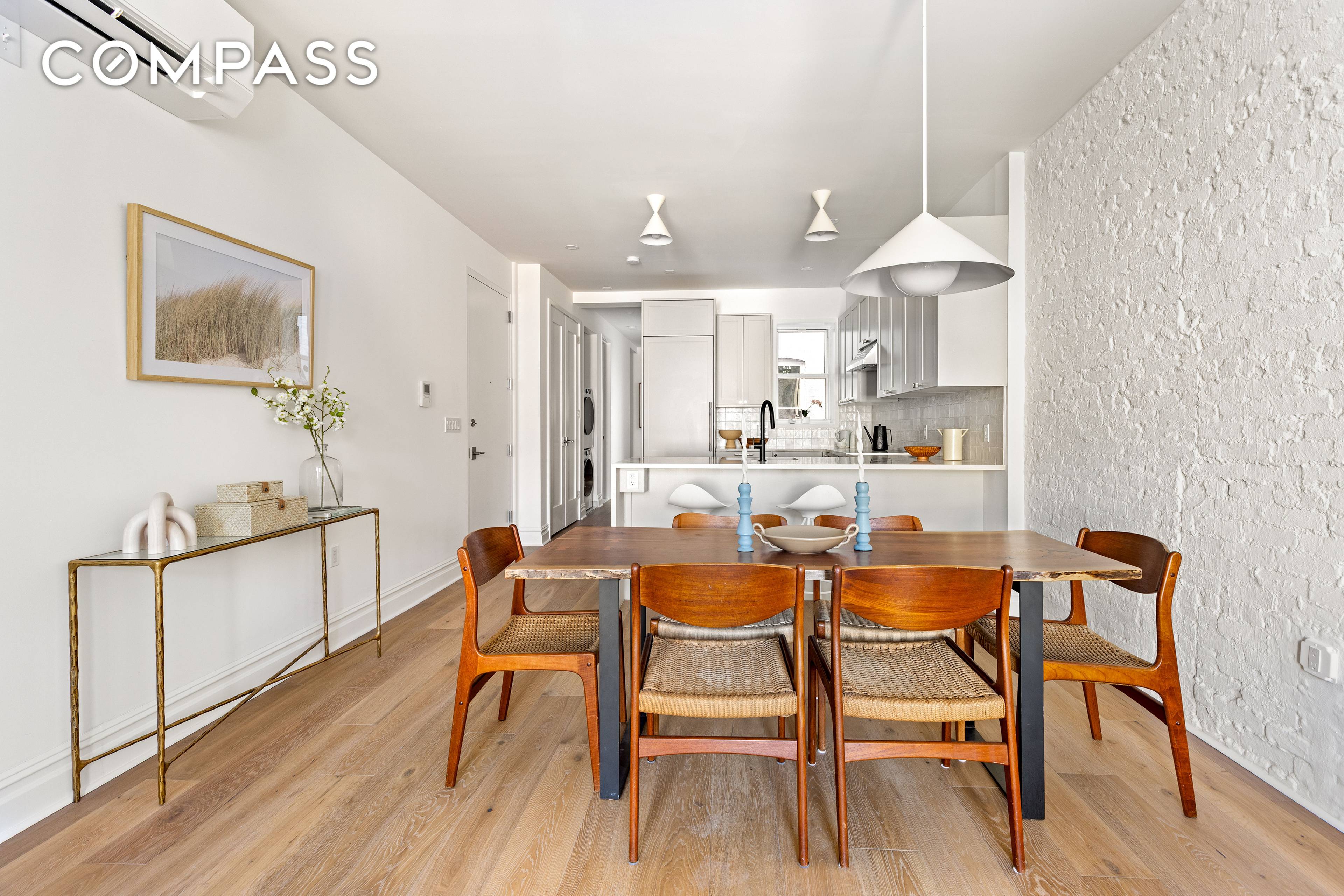 744 Park Place is an 8 unit boutique condo building featuring 3 and 4 bedroom residences with extremely low monthly charges.