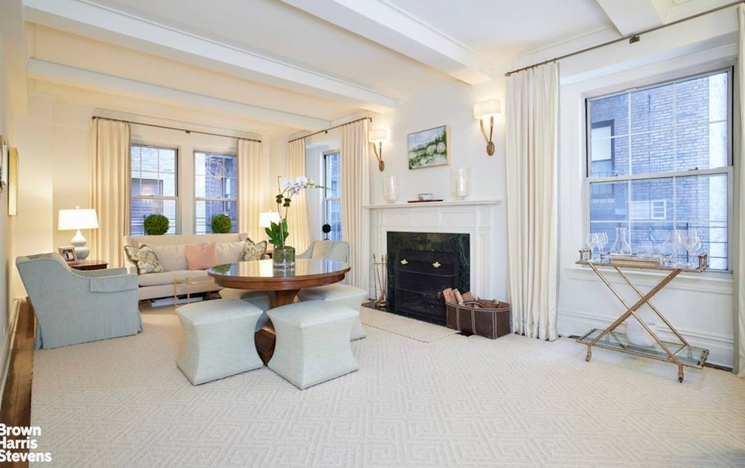 This elegant prewar Classic Six has been superbly renovated and is situated in one of Park Avenue's most prestigious white glove buildings.