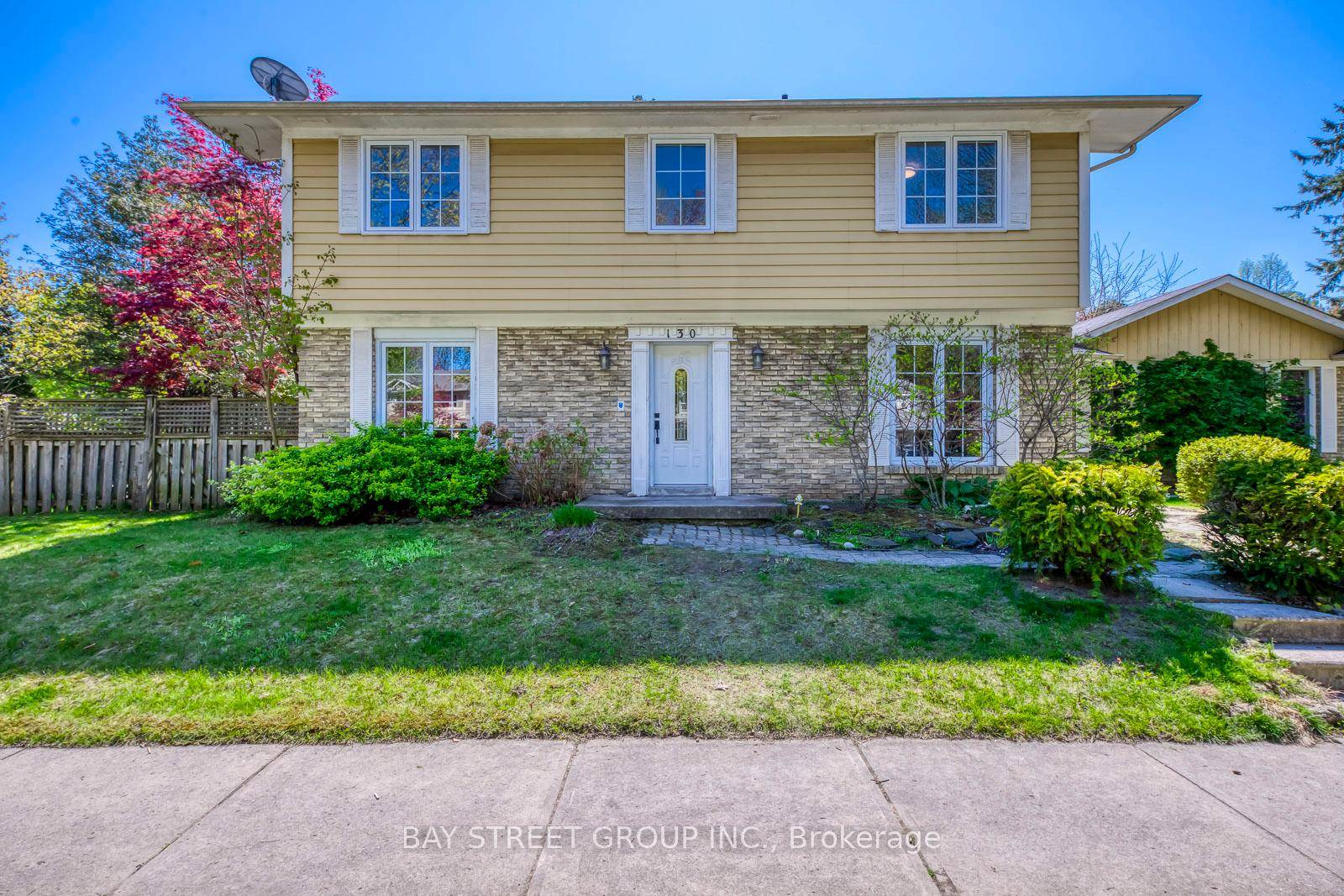 Spacious 5 Bedroom Home in Prime Eastlake.