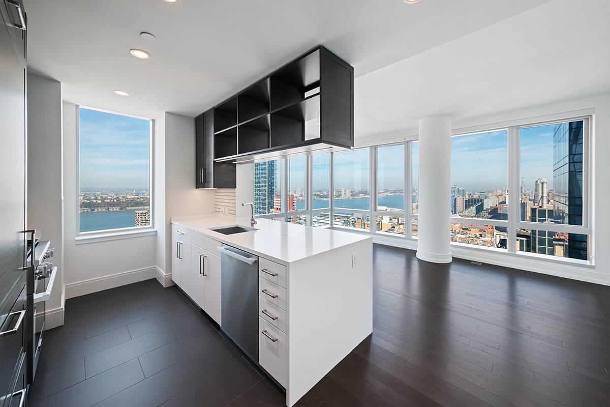 With sweeping views of the city from sunrise to sunset 555TEN towers over the new West Side.