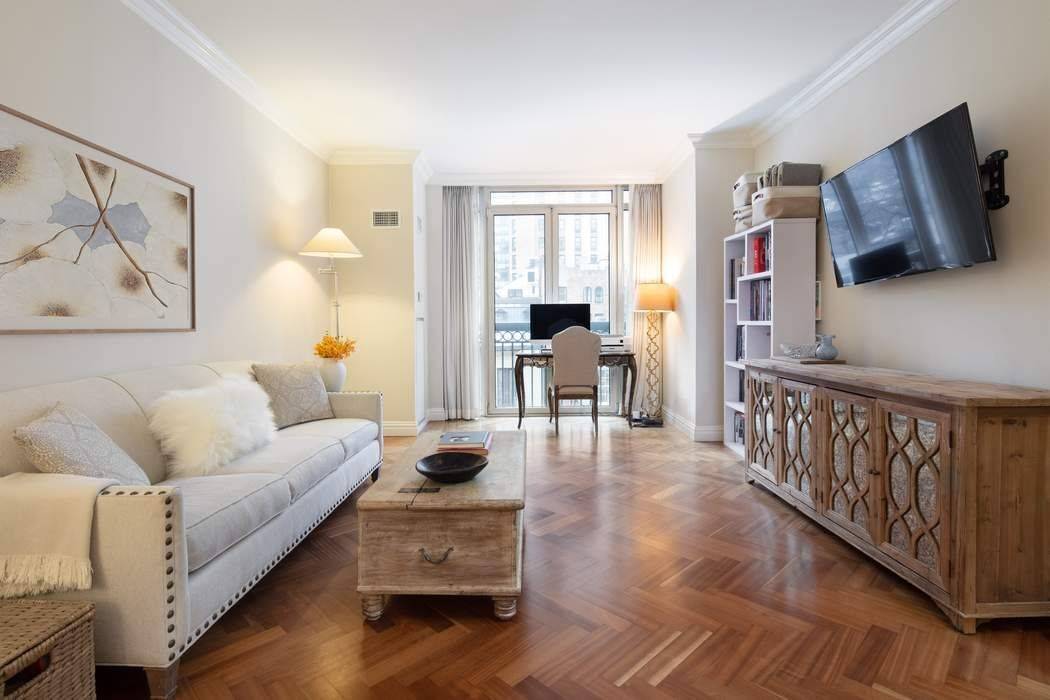 Step into luxury and comfort in this impeccably maintained 2 bedroom, 2 bathroom apartment at the highly desirable Grand Beekman.