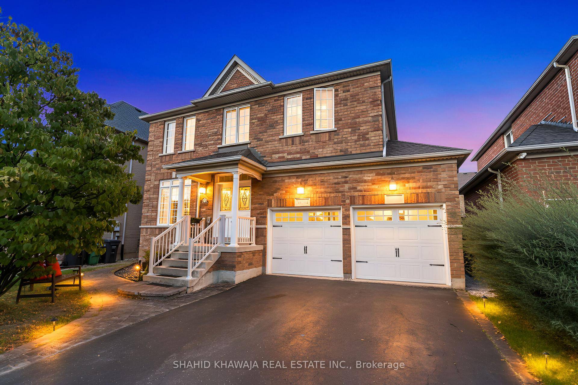 View Virtual Tour ! Absolutely Gorgeous Welcome to this modern 45 ft wide detached home located in one of the most prestigious neighborhoods of Central Churchill Meadows.