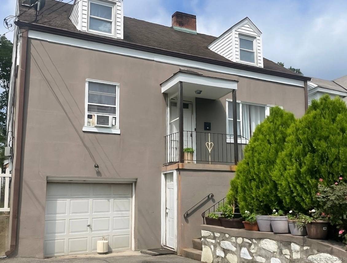 2Family Multifamily in Stamford two separate 2 bedrooms 1 bathroom more living space in the bottom basement floor.