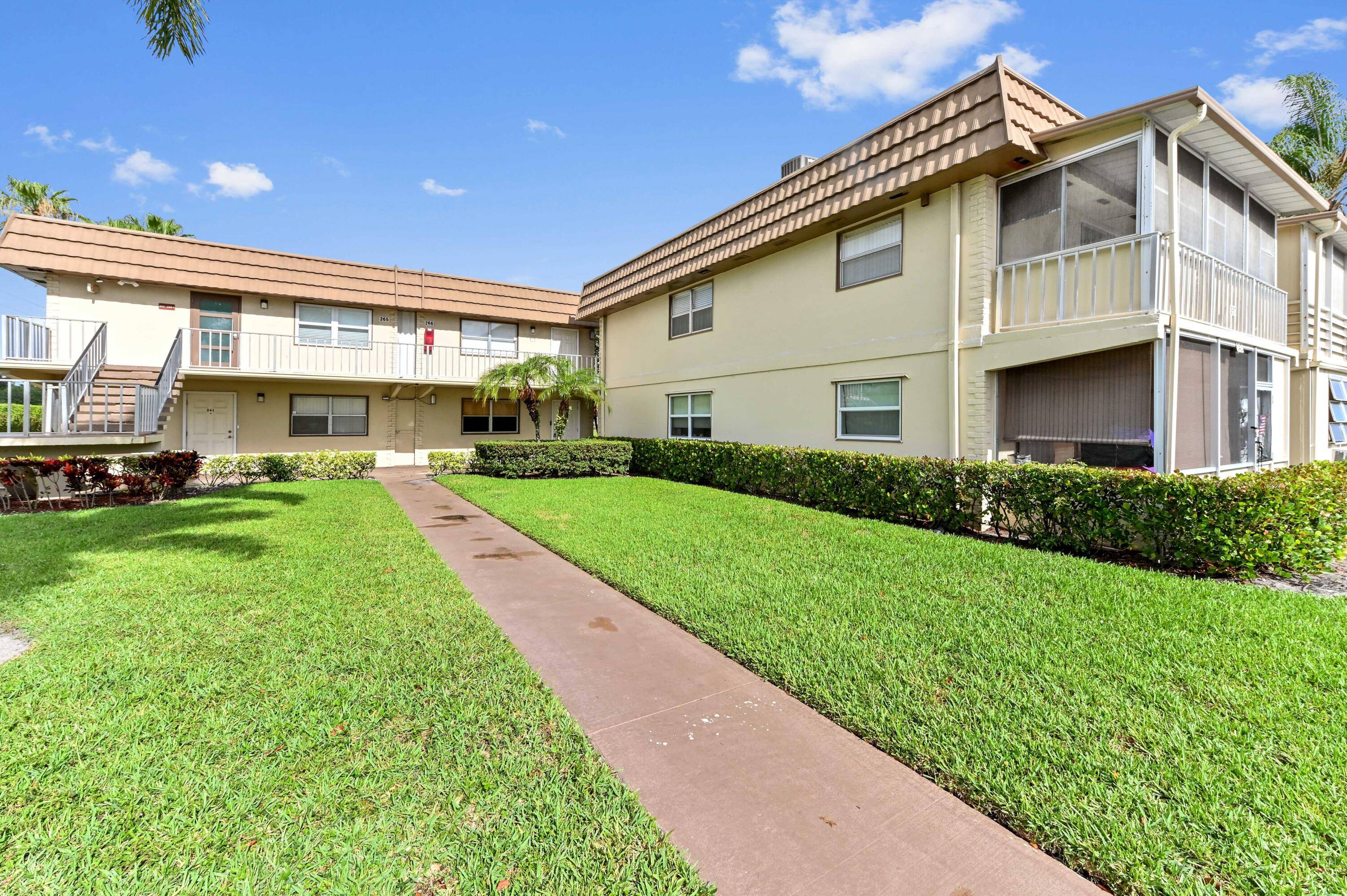 Beautifully Updated 2nd Floor Condo with Canal View in Kings PointStep into this charming and meticulously maintained 2 bedroom unit in the desirable Kings Point 55 community.