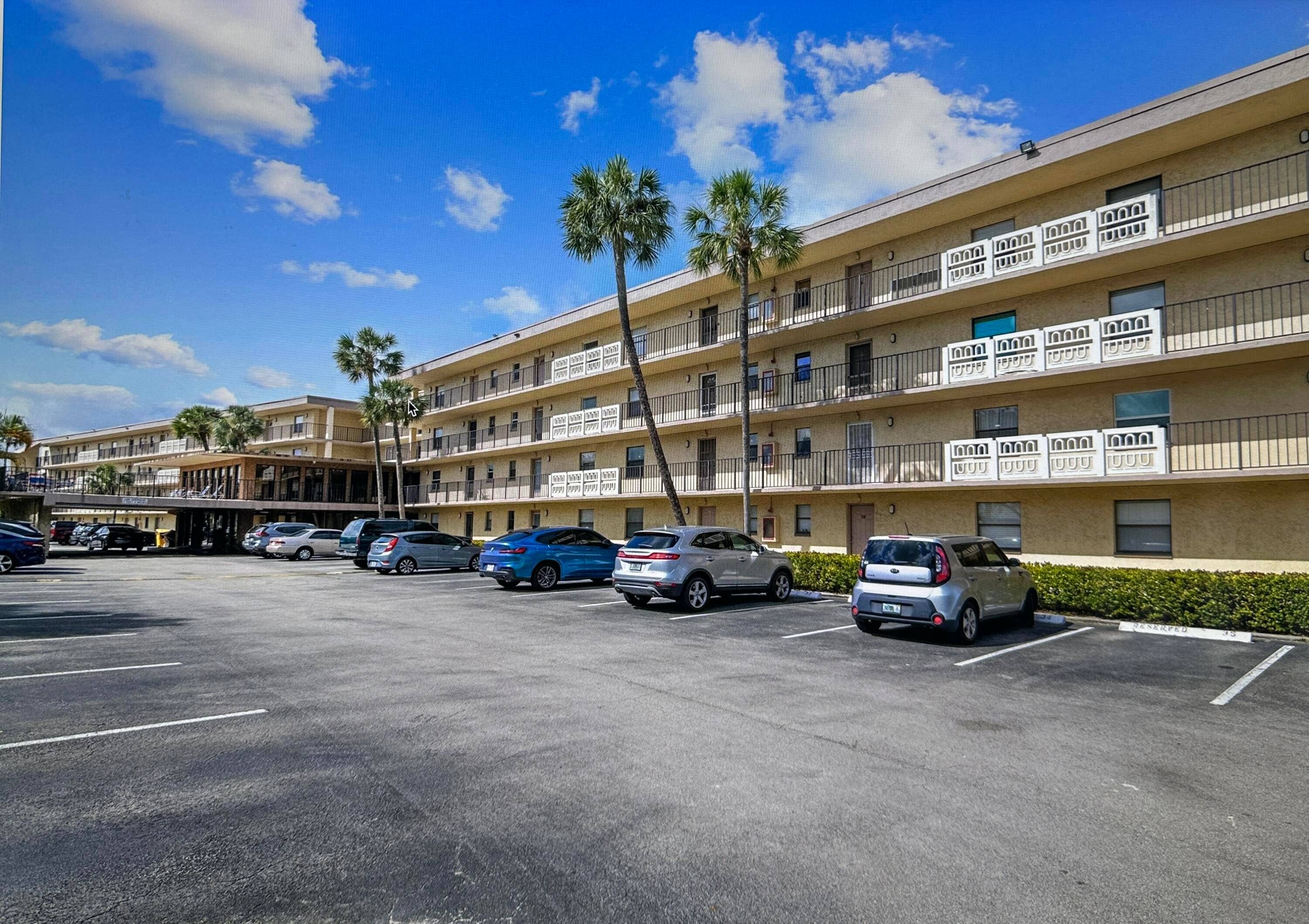 INCREDIBLE OPPORTUNITY FOR INVESTMENT OR RESIDENCE IN BOCA RATON.