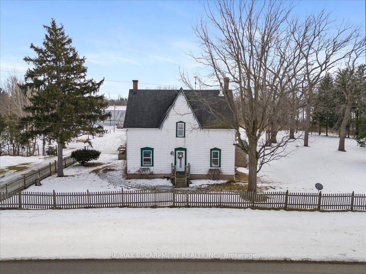 Welcome to 5914 Canborough Road, a serene rural retreat just outside Wellandport.