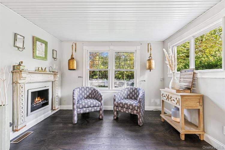 Quintessential Bridgehampton Village Retreat with Heated Pool The location of 212 Lumber Lane is unbeatable for those seeking convenience without sacrificing Hamptons tranquility Walk to Village Leave the car behind ...