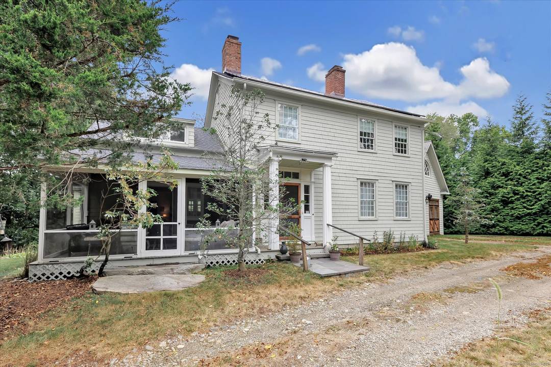 Step back in time and experience the warmth of history at 160 Hillspoint Road, a Sherwood built masterpiece dating back to 1790.