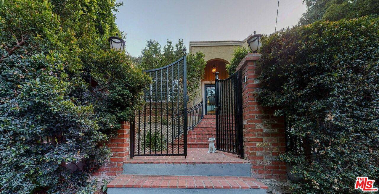 1615  BENEDICT CANYON DR Beverly Hills LA
