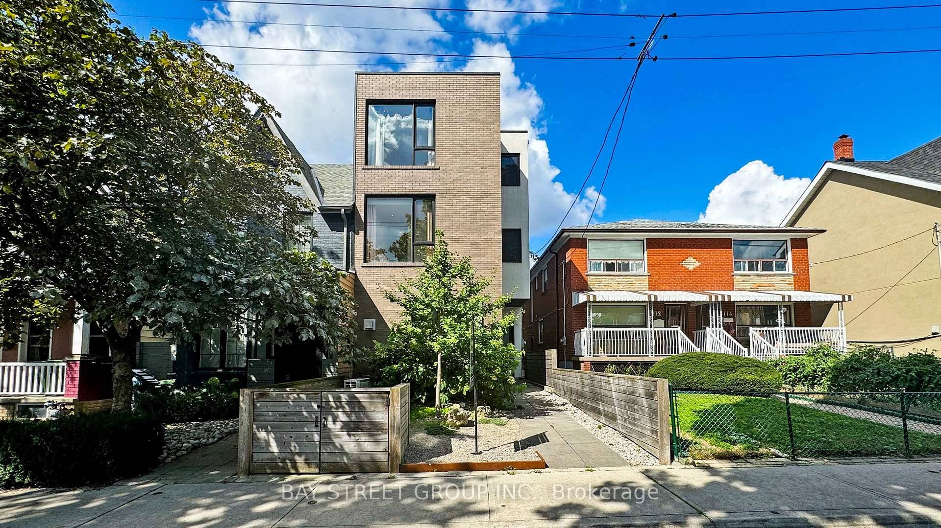 Welcome To 110 B Palmerston Avenue, A Breathtaking Contemporary Build Nestled In The Heart Of Trinity Bell Woods, Steps Away From The Lush Lawns And Lively Pathways Of Trinity Bell ...