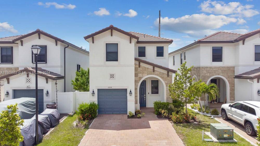 SINGLE HOME in Aquabella Community.
