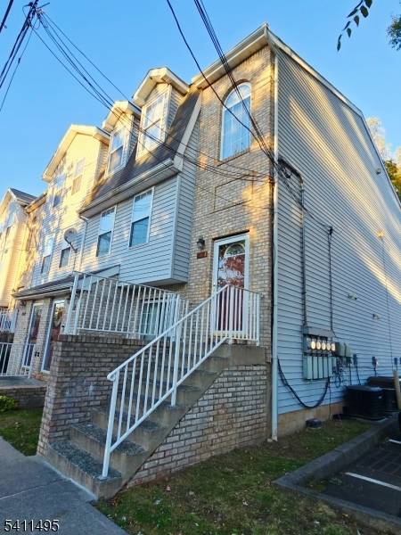 Located on the border of Sleepy Hollow and the Hillside Historic District of Plainfield, this charming end unit condo offers comfort, convenience, and an unbeatable setting.