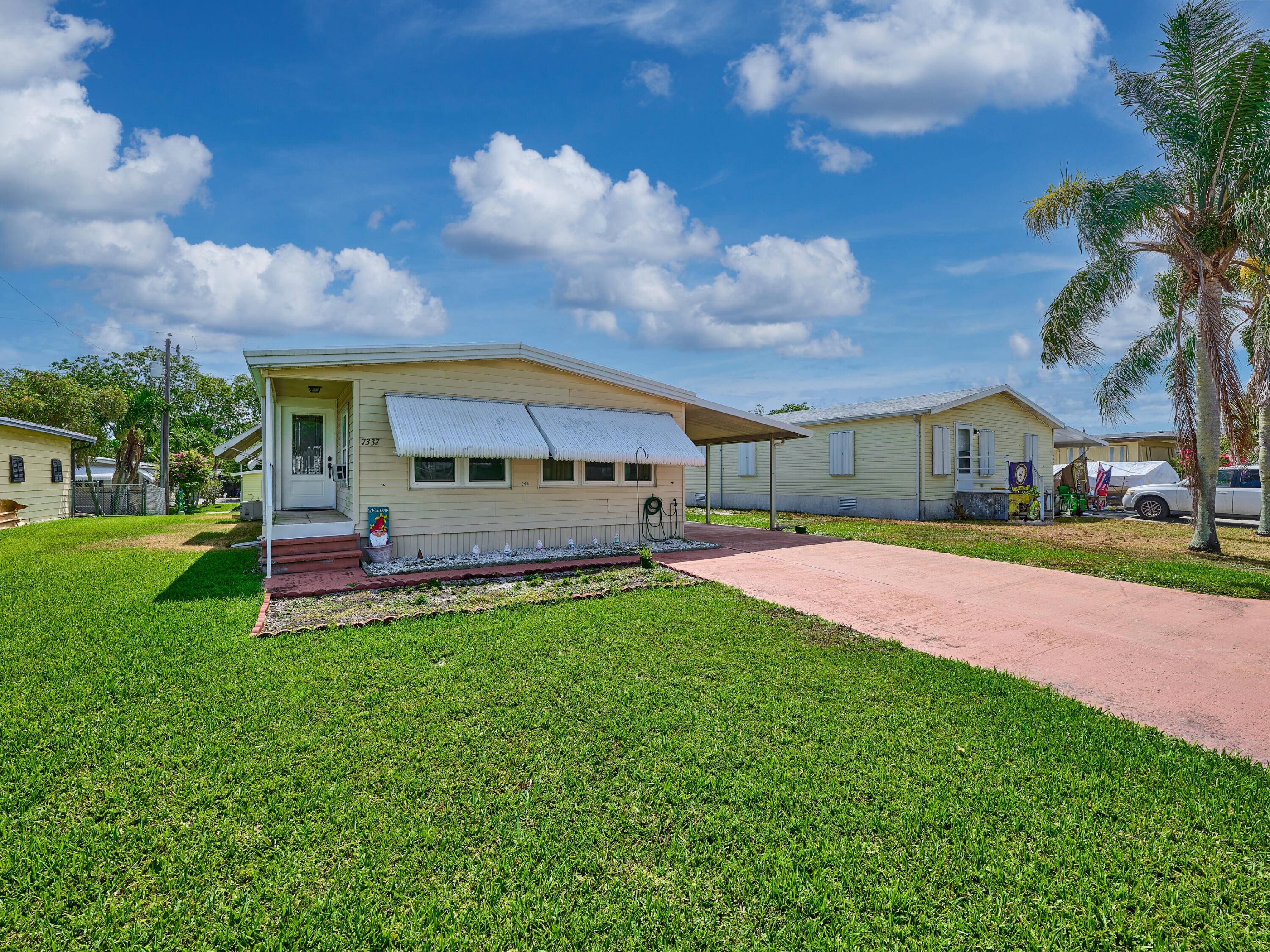 Beutifully updated 2 Bedrm 2 Bath Manufactured home in Ridgeway, all ages, community in Hobe Sound.
