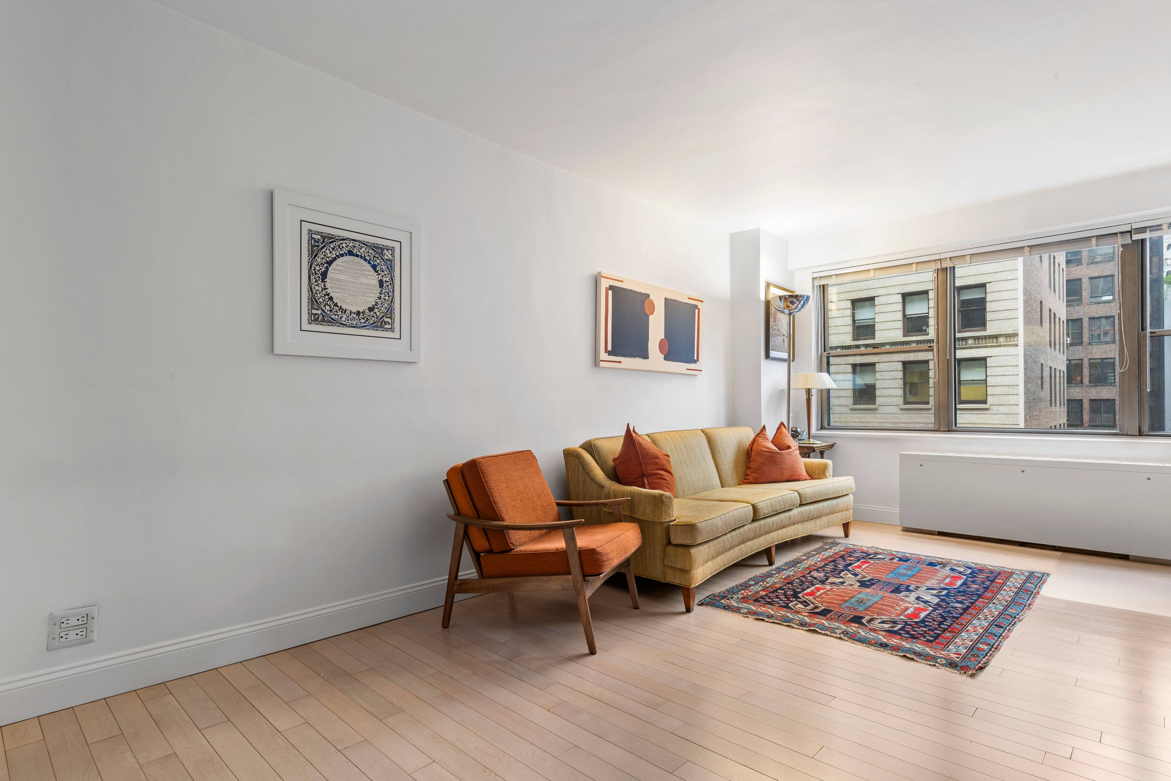 Welcome home to 927 at The Parker Gramercy a thoughtfully renovated studio that offers functionality, comfort, and style in the heart of Manhattan's Flatiron District.
