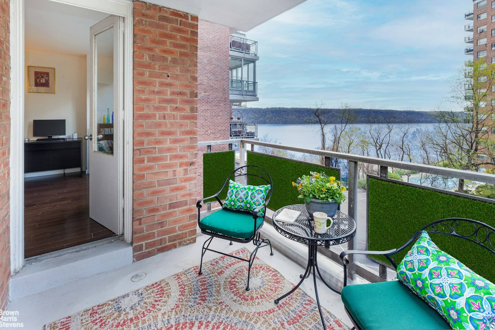 A rarely available corner apartment in one of Riverdale's most sought after riverfront luxury co ops.