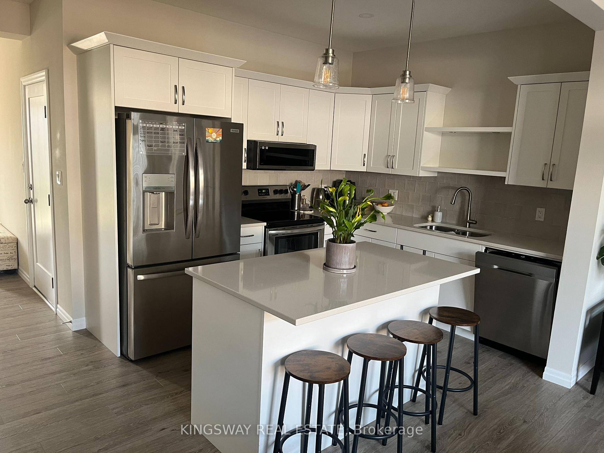 Well Designed And Spacious Two Story Interior Townhouse In Tilsonburg.