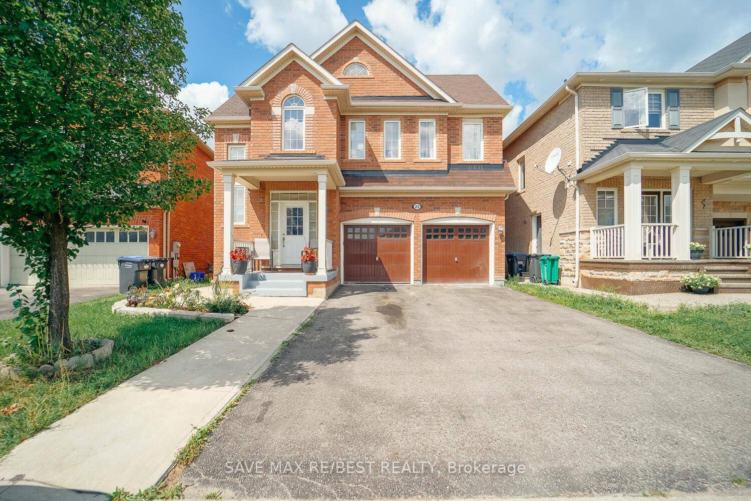 This Beautiful 4 2 bedroom detached home boasts a legal walk out basement apartment and sits on a premium ravine lot in one of Brampton's most sought after neighborhoods.