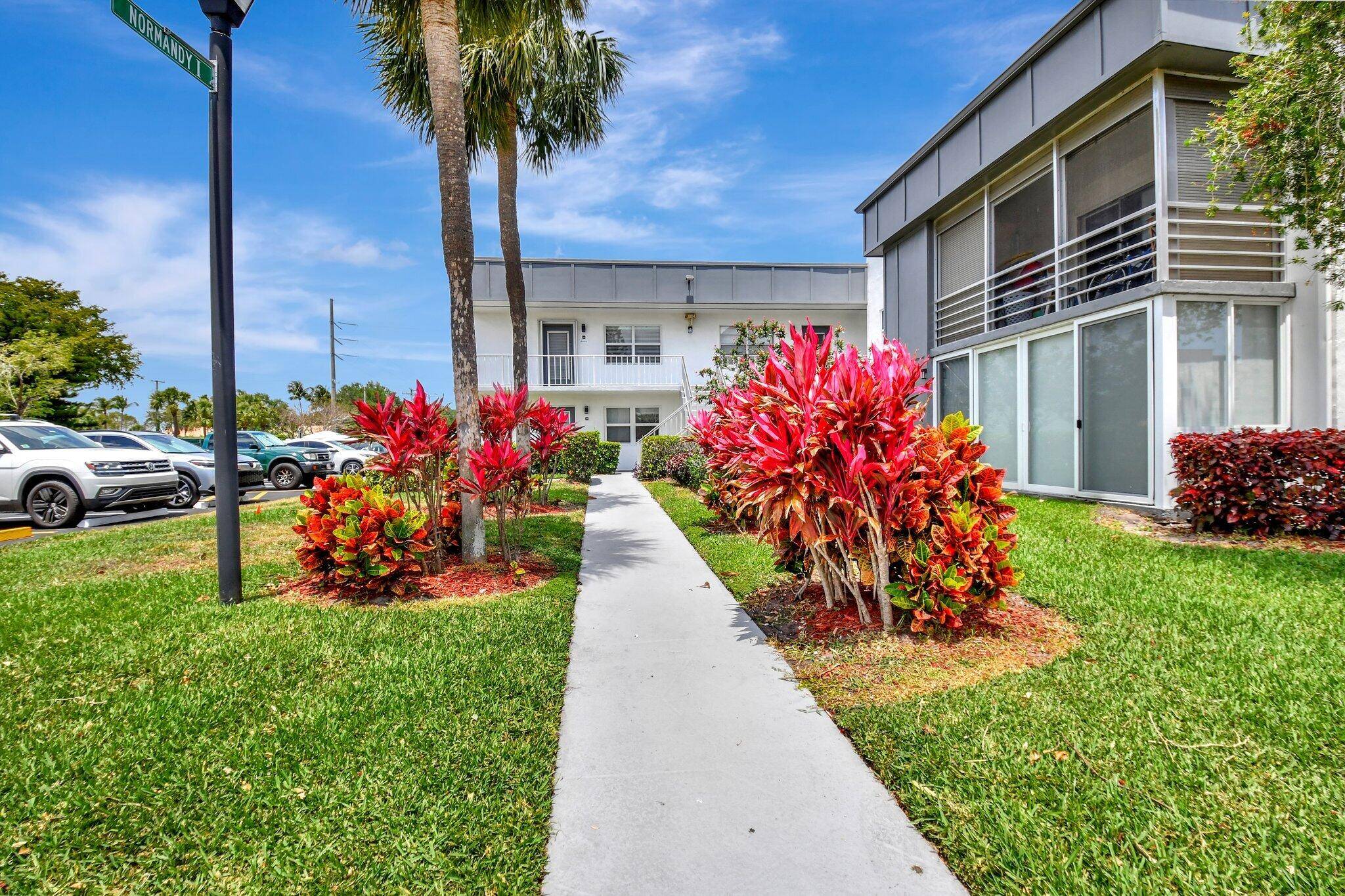 Turnkey 2 bed, 2 bath second floor condo in sought after Kings Point !