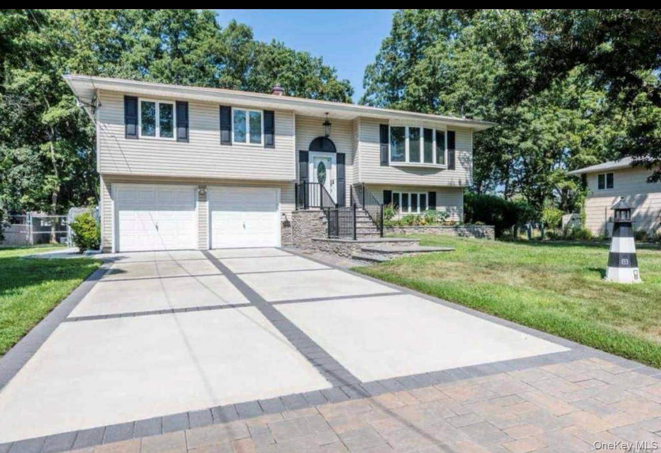 Welcome to 16 Maryanne Ave, Port Jefferson Station !