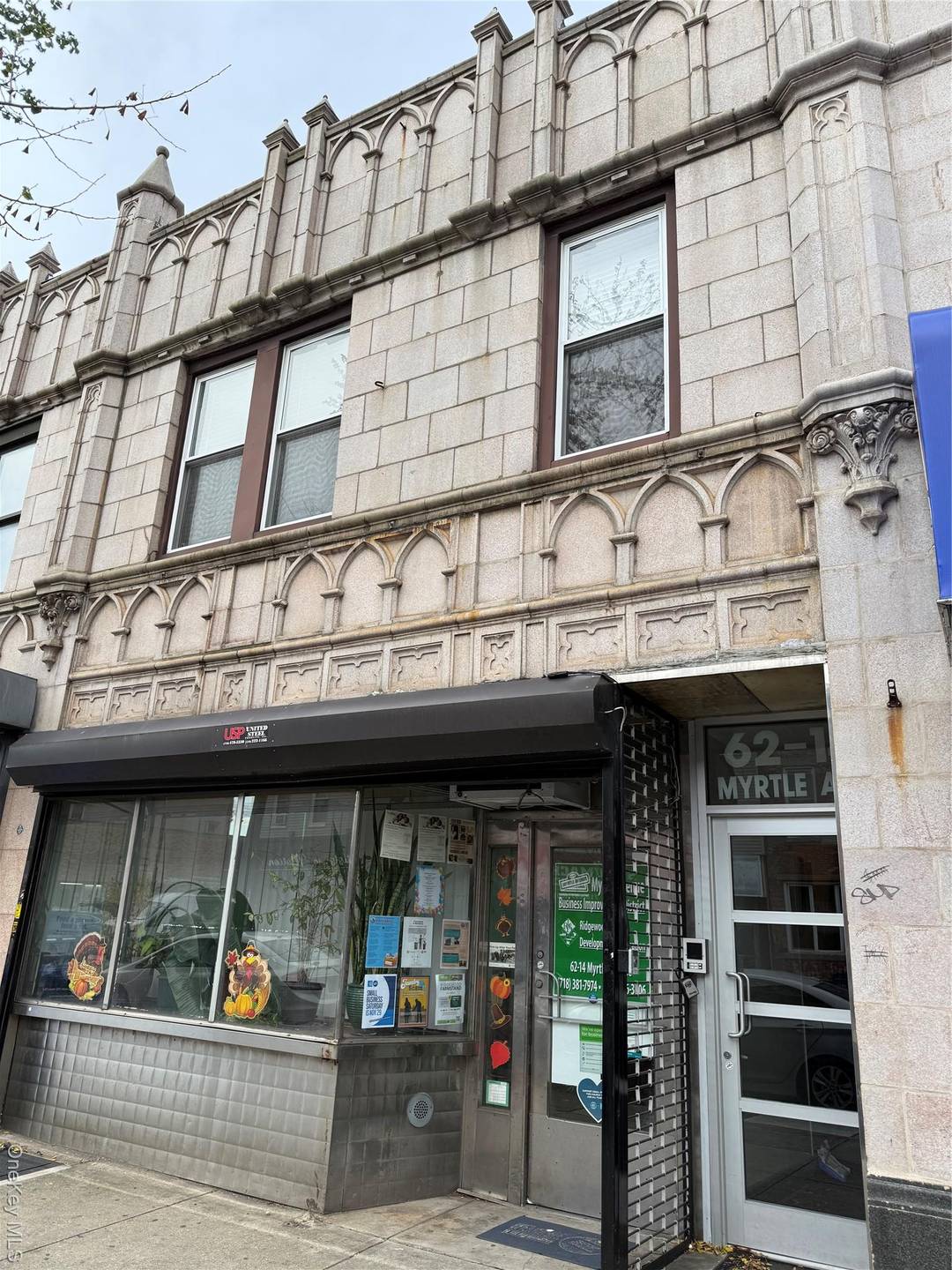 The building is perfectly located on the Glendale Ridgewood border.