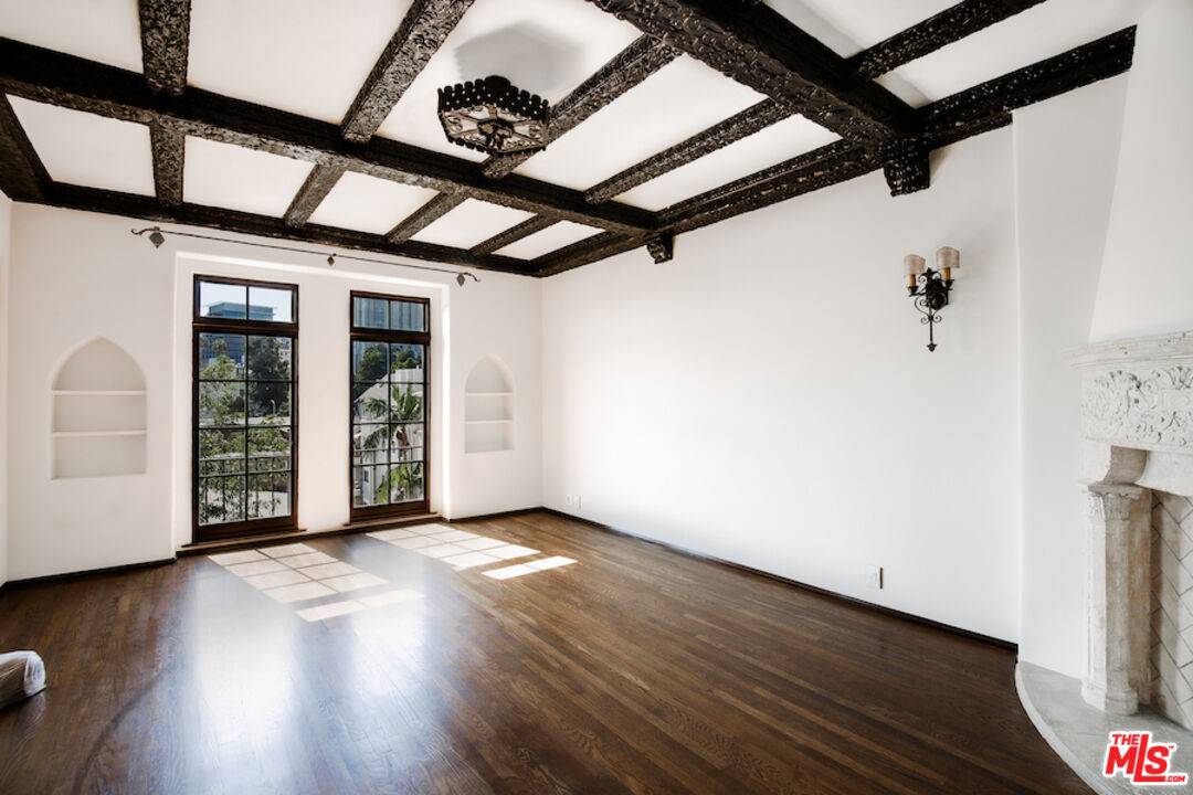 1302 Sweetzer Ave 1BR Hollywood Hills East La