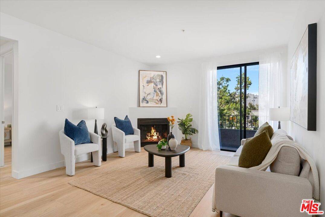 625  S Berendo St 3BR Hancock Park La