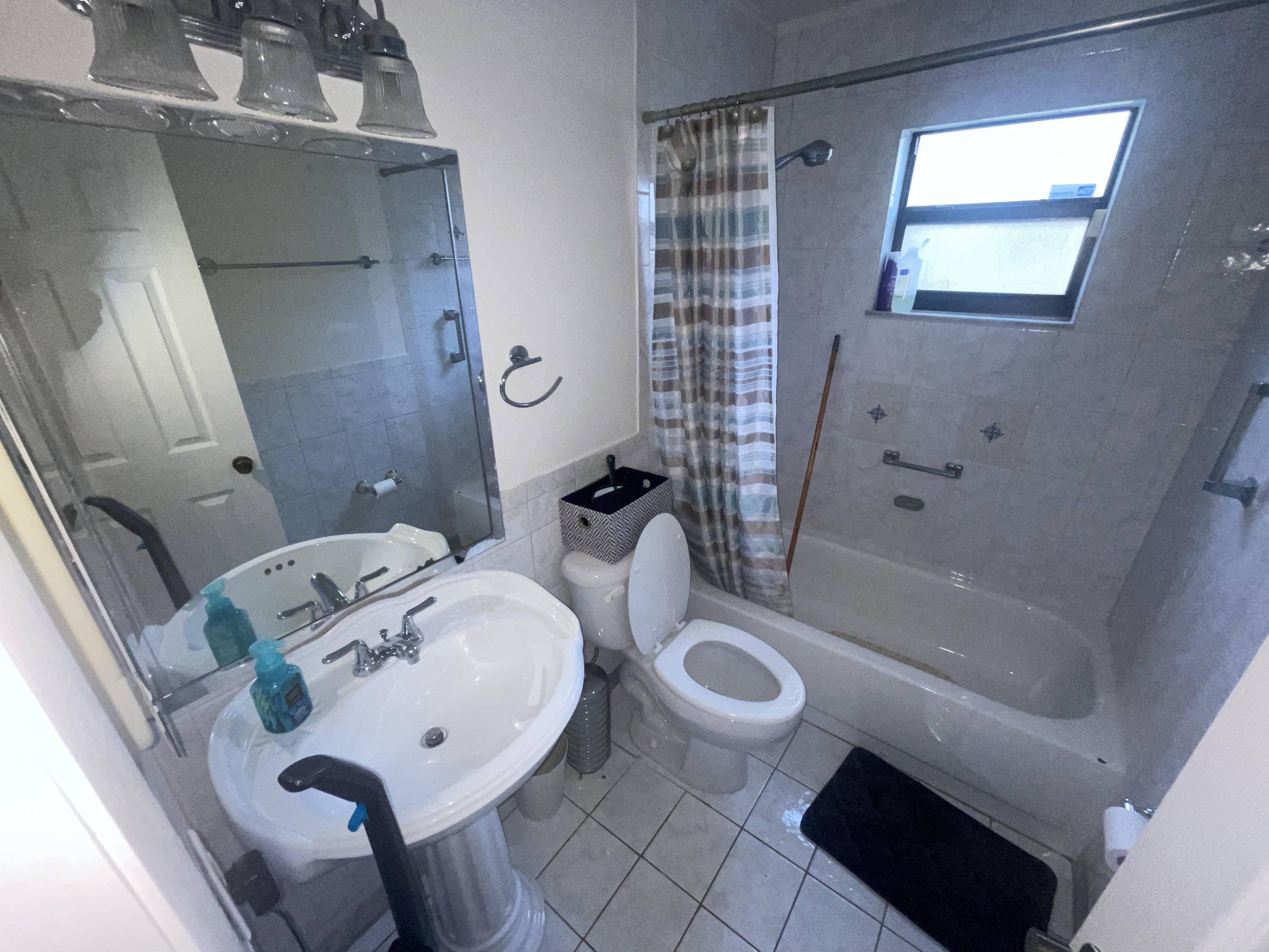 2 bed, 2 bath condo villa in central Pembroke Pines.