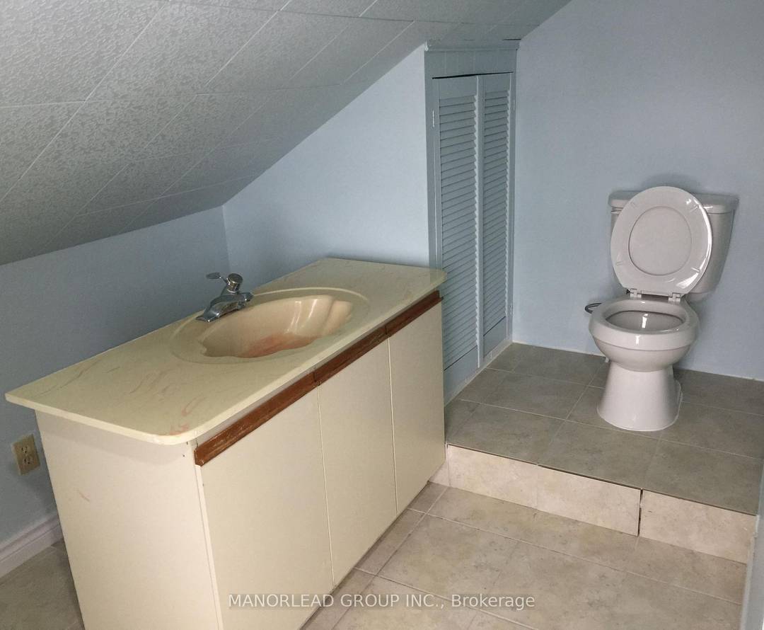 Great One Story With fully huge Loft better than One and Half Story Lake Front Family Home By Lake Simcoe, Deeded Beach Accesses.