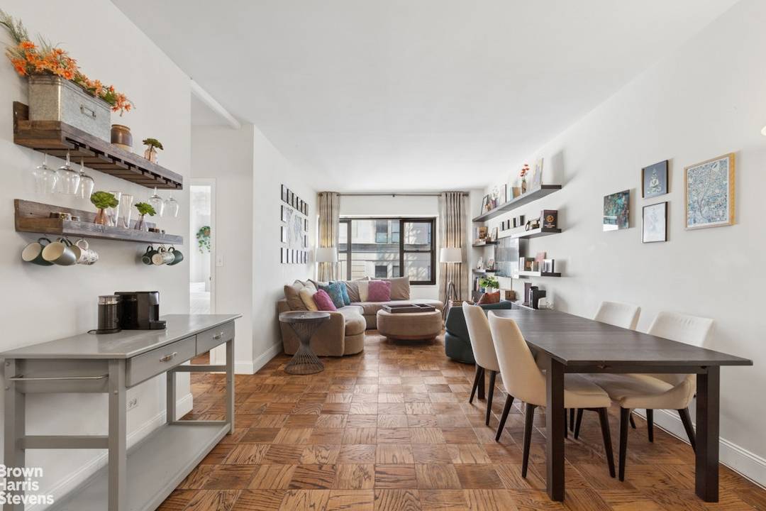 Beautifully updated, high floor, spacious and serenely quiet one bedroom home in a doorman, elevator building located at the merging of Brooklyn Heights, Cobble Hill and Downtown Brooklyn.