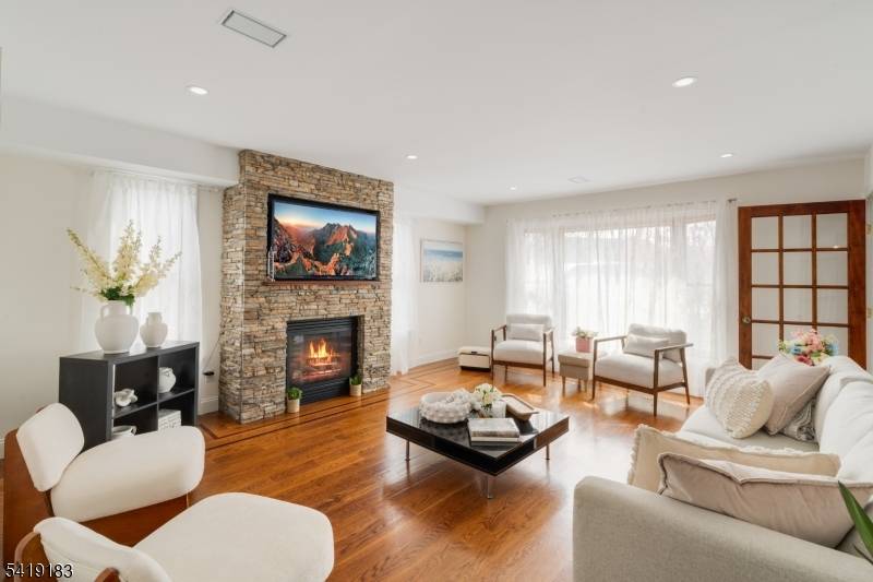 Welcome to 8 Dean Court, a thoughtfully designed contemporary Colonial, offering approximately 2, 800 sq ft of living space on a quiet cul de sac, a RARE setting in Rutherford ...