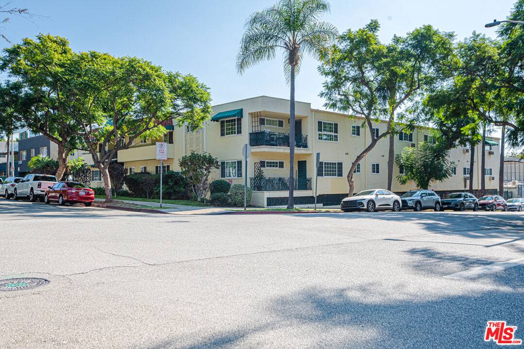 8130 Norton Ave 23BR Hollywood Hills East La