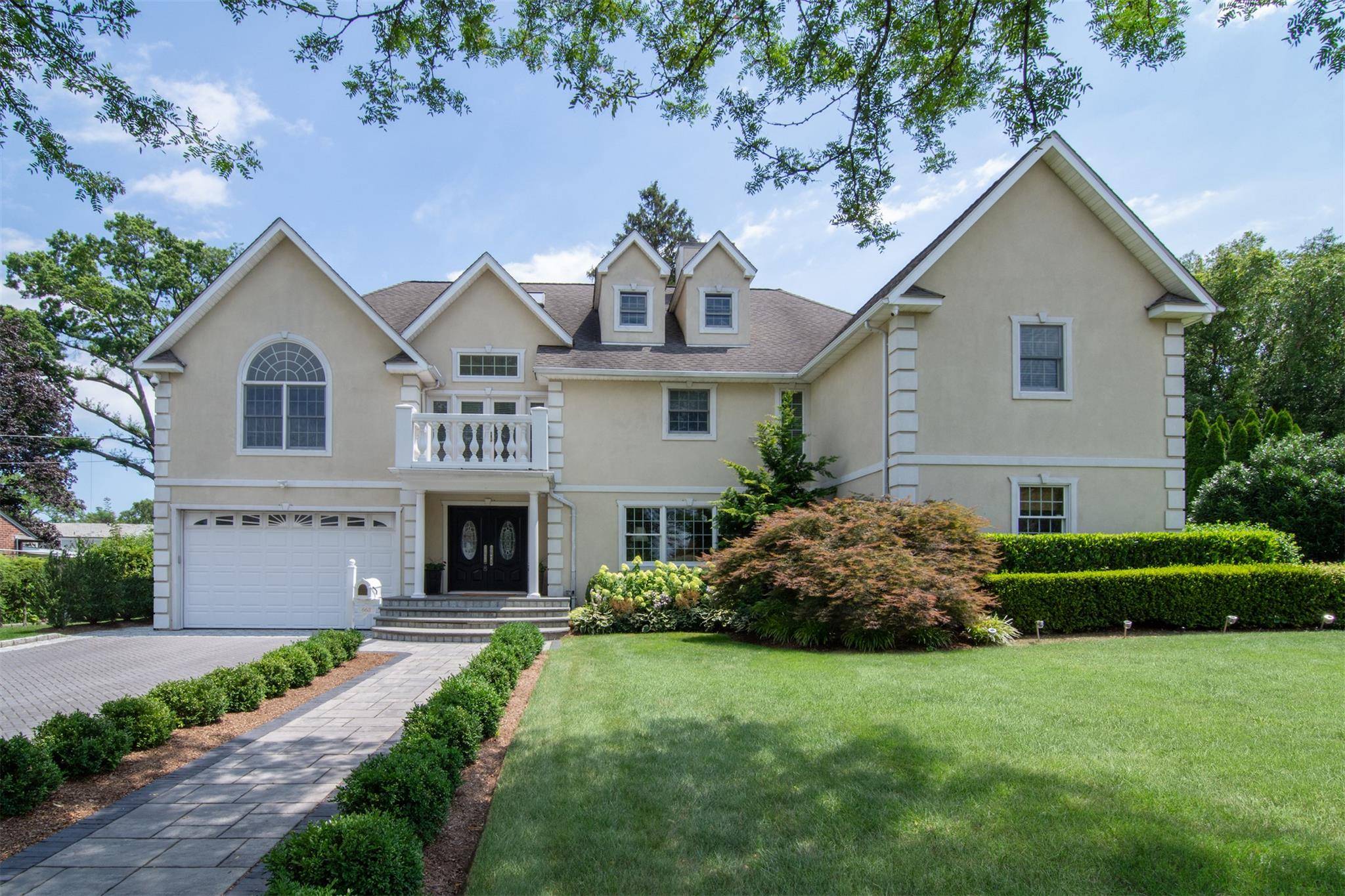 668 Francis Street Your Forever Home in Pelham Manor Space, Style amp ; Sunlight !