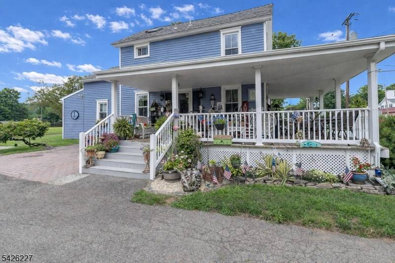 Pride of ownership shines throughout this meticulously kept colonial, offered for the first time in over 40 years.