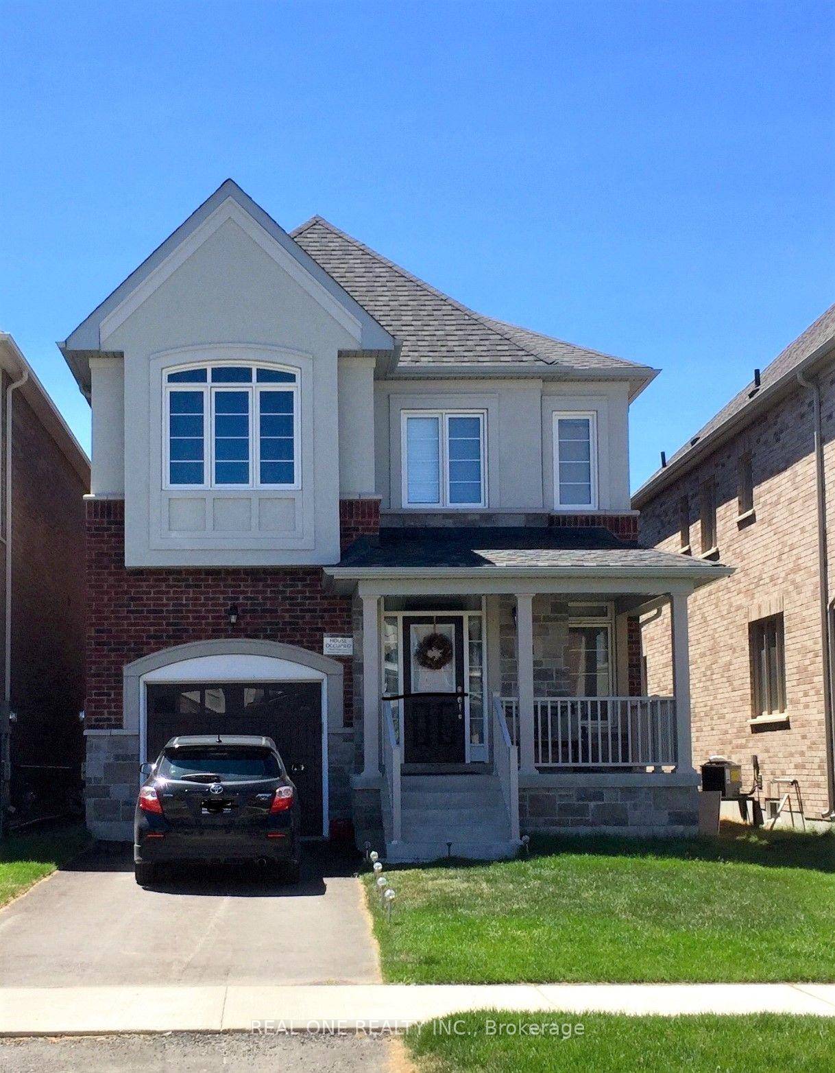 Bright 4 Bedroom Detached House in Sought after Sharon Village.