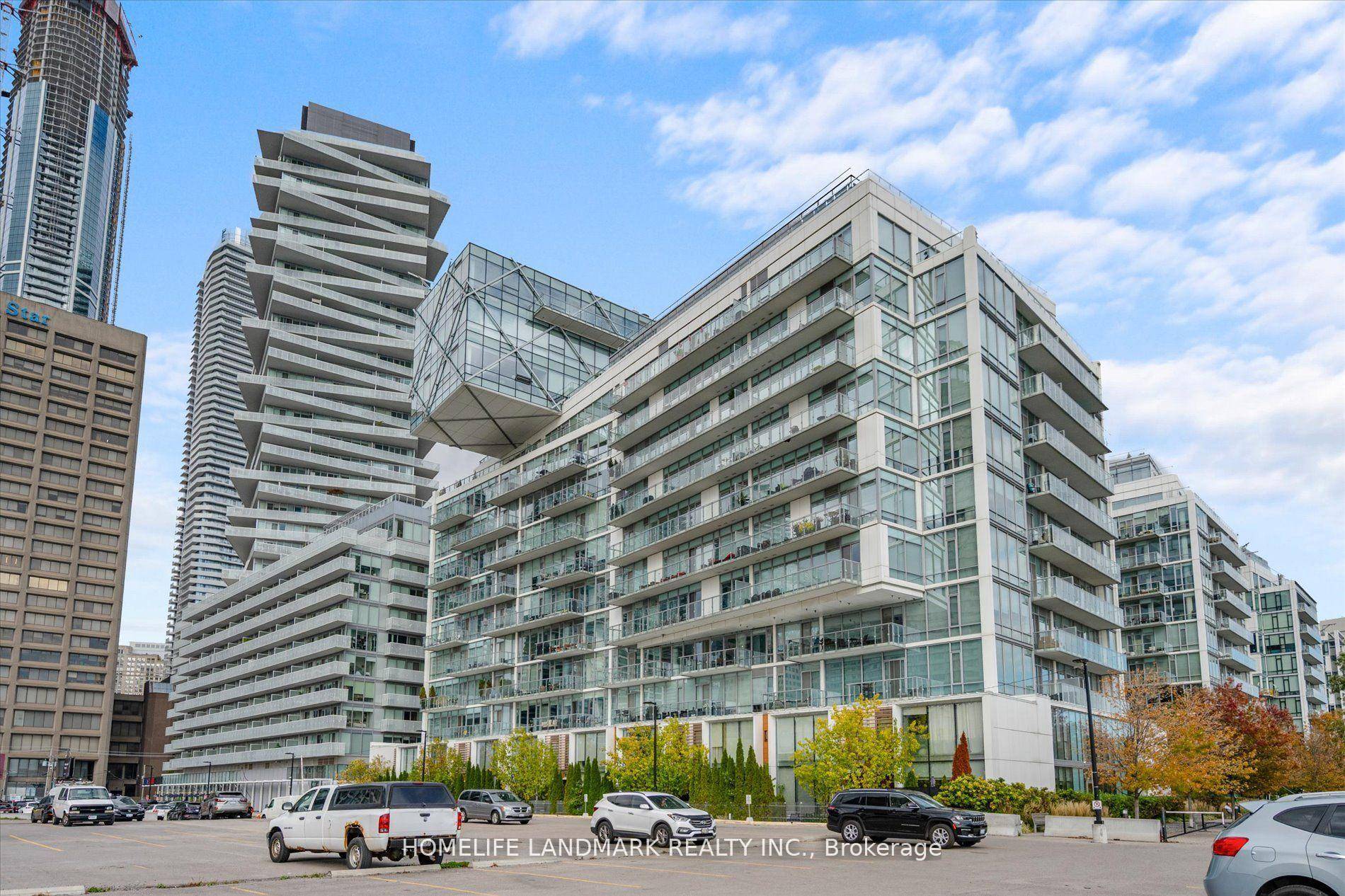 Furniture Included ! Welcome to Pier 27, a luxury 2 storey townhouse right by the lake, your private oasis in the city !